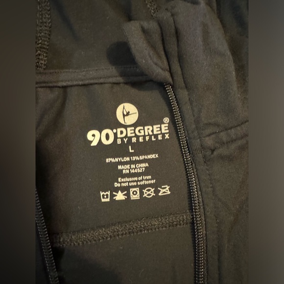 90 degree full zip compression material - Picture 3 of 4